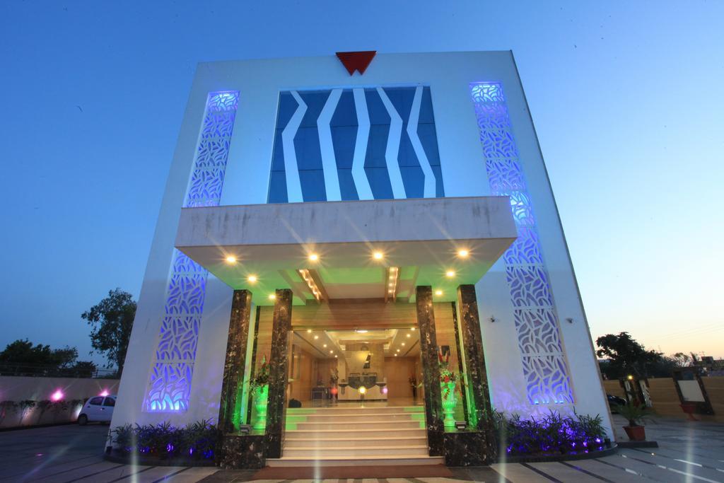 Wingston A Treehouse Hotel Goverdhan Radha Kund Exterior photo