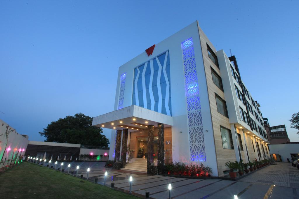 Wingston A Treehouse Hotel Goverdhan Radha Kund Exterior photo